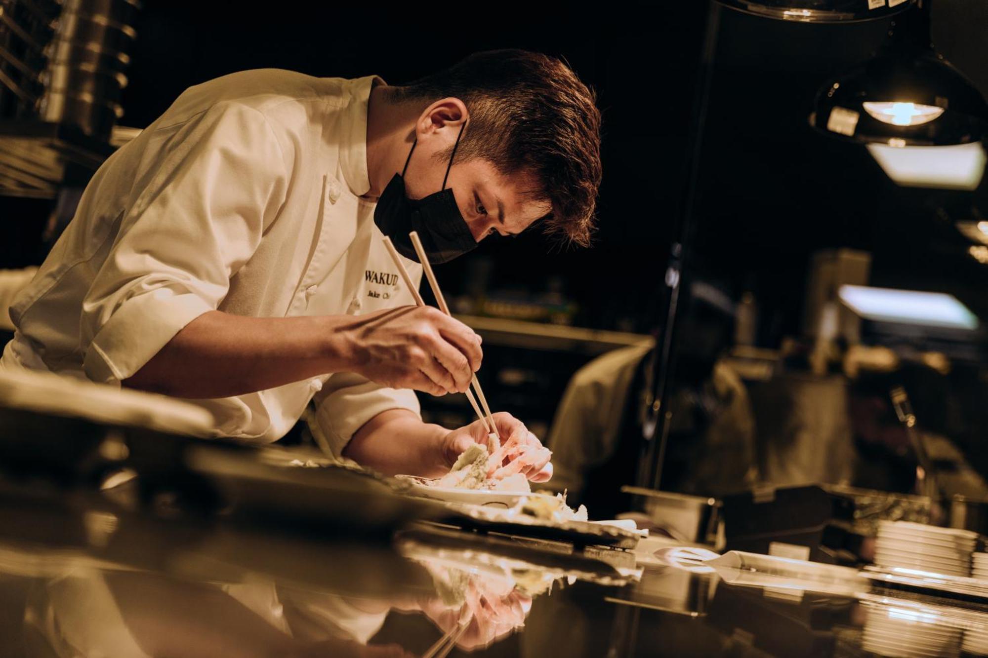 Marina Bay Sands Singapore Exterior foto Chef preparing a dish at the restaurant