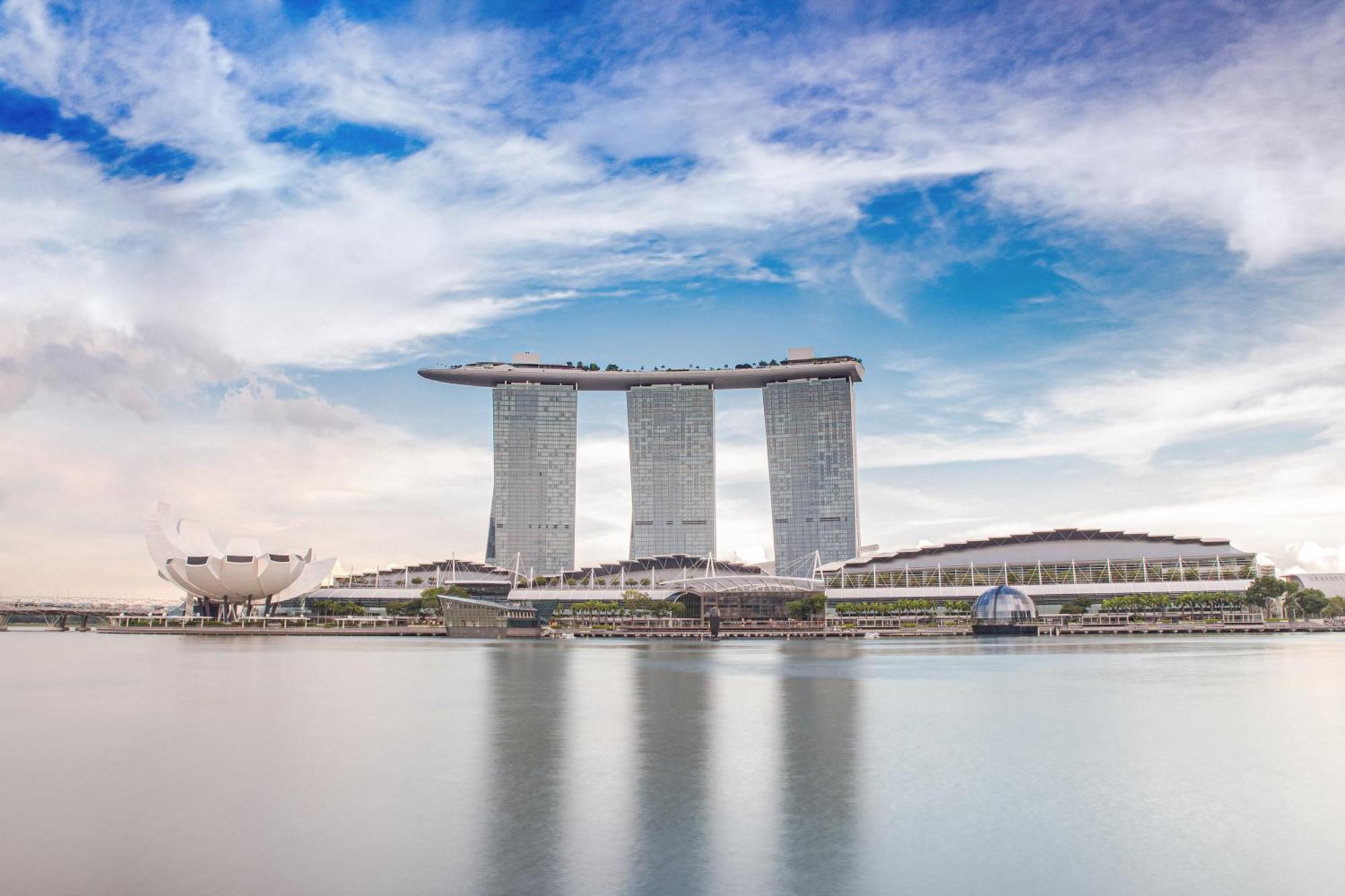 Marina Bay Sands Singapore Exterior foto Marina East Hotel